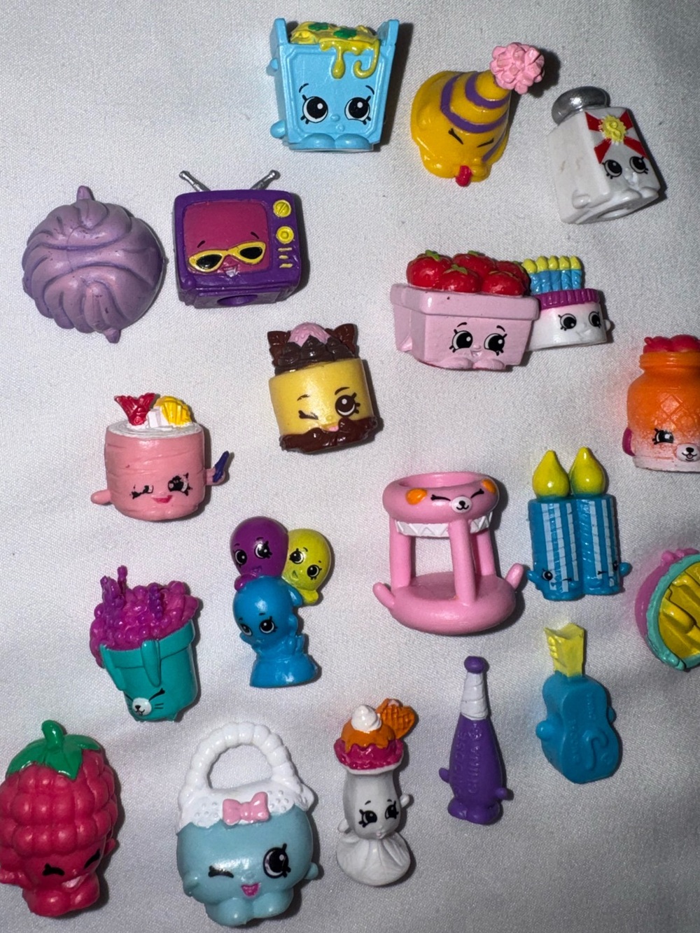 Shopkins bundle - Picture 3 of 3
